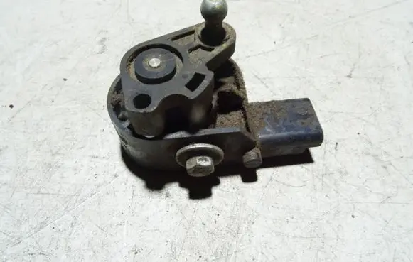 Headlight/headlamp level sensor