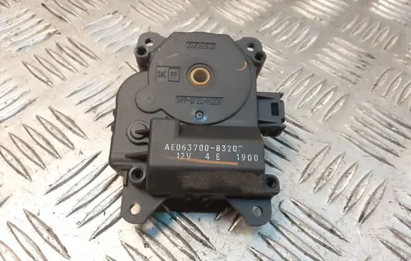 Toyota RAV 4 (XA20) Air flap motor/actuator AE0637008320