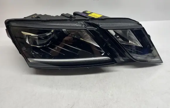 Skoda Octavia Mk1 (1U) Headlight/headlamp 5E1941016D