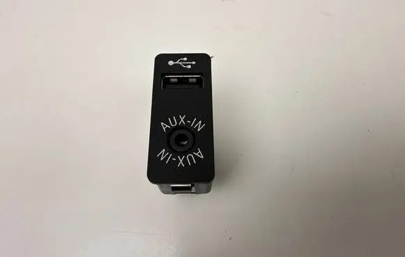 BMW 5 F10 F11 USB socket connector 9237654