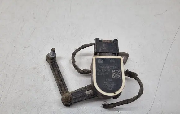 BMW 5 F10 F11 Rear air suspension level height sensor 6784075 37146784075