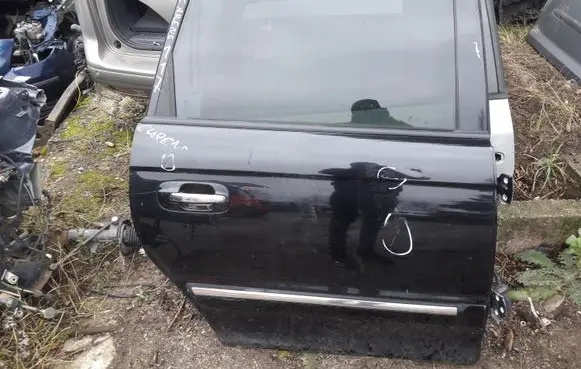KIA Carens I Rear door