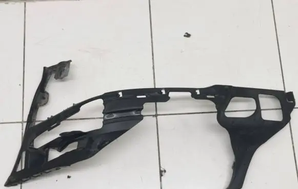 Mercedes-Benz E W211 Front bumper mounting bracket A2118800503