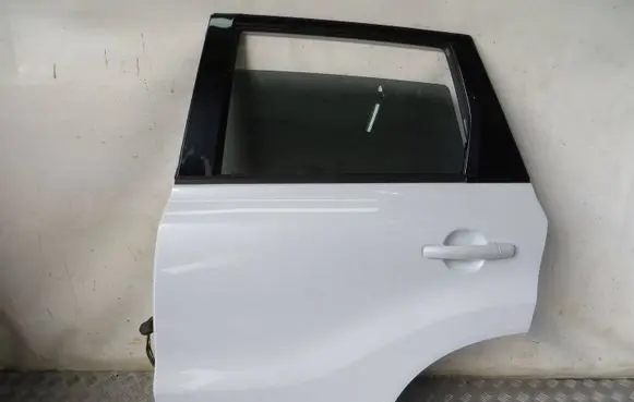 Suzuki Vitara (LY) Rear door