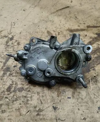 Ford Mondeo MK V Vacuum pump 9674992280 DW10F