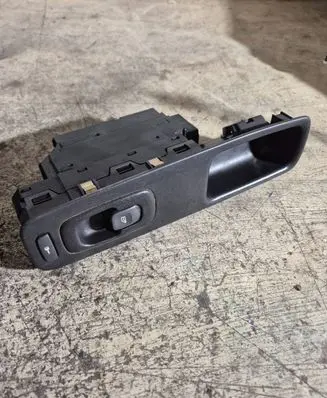 Volvo S80 Electric window control switch 8682837