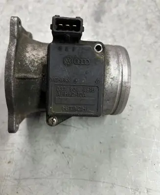 Audi A4 S4 B5 8D Mass air flow meter 037906461B AFH6010A