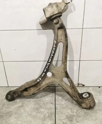 Mercedes-Benz R W251 Front lower control arm/wishbone 060009100