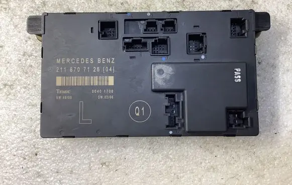 Mercedes-Benz E W211 Door control unit/module 2118707126 00401708
