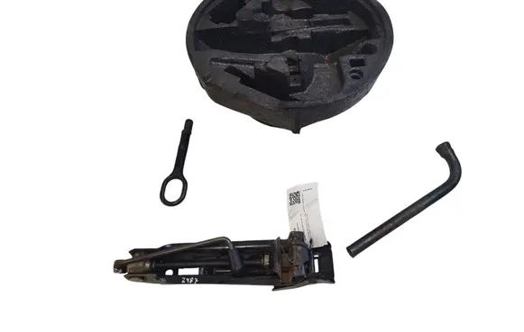 Skoda Octavia Mk2 (1Z) Tool set 1K0011031K