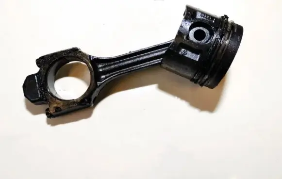 Volkswagen Golf III Piston with connecting rod