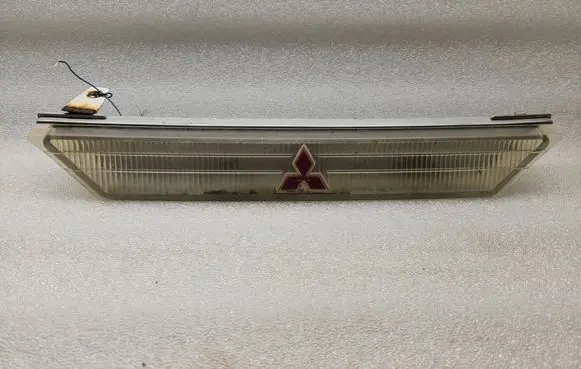 Mitsubishi Eclipse (D21A/D22A/D27A) Front bumper upper radiator grill MB479286