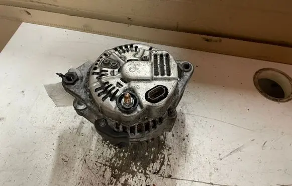 KIA Sorento Generator/alternator 373004A300 021319212