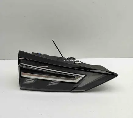 Tailgate rear/tail lights