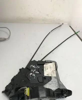 Nissan Terrano Rear door lock 825037F600