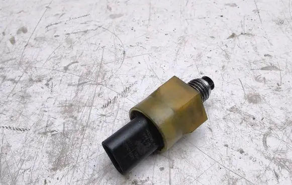 Volvo V60 Oil pressure sensor 9487295AA