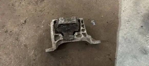Volvo V50 Engine mount bracket 3M5N6F012BC
