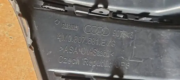 Audi Q7 4M Front bumper lower grill 4M0807681E