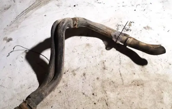 Toyota Avensis T220 Fuel tank filler neck pipe 