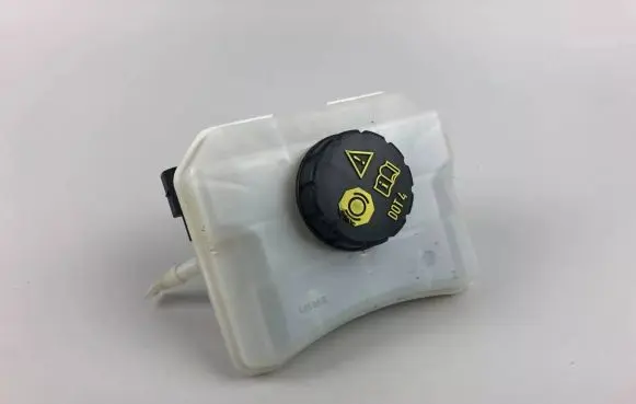 Brake fluid reservoir