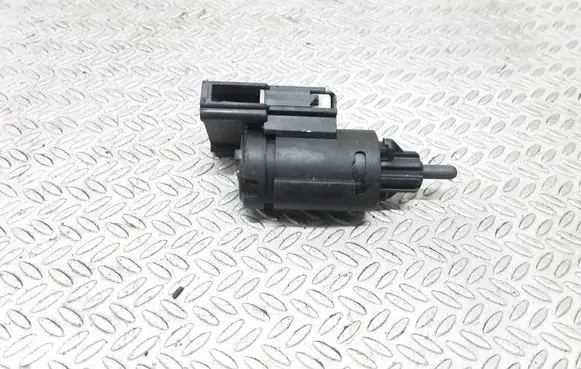 Audi A4 S4 B7 8E 8H Brake pedal sensor switch 3B0945511C