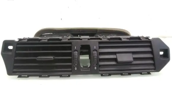 BMW 5 E60 E61 Dash center air vent grill 6910734