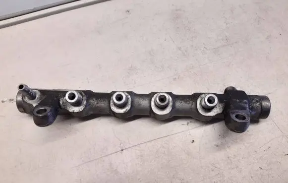 Volkswagen Tiguan Fuel main line pipe 03L130089P 5V00000516