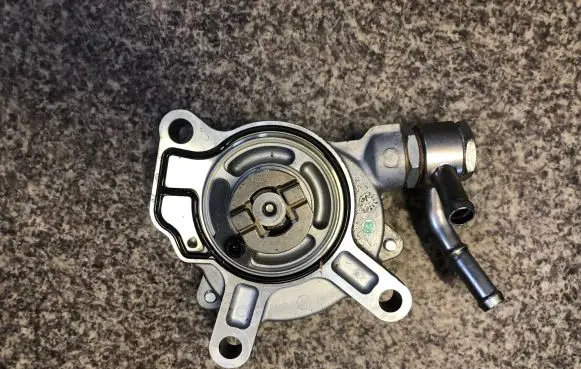 Mazda CX-5 II Vacuum pump Pyfa18g00