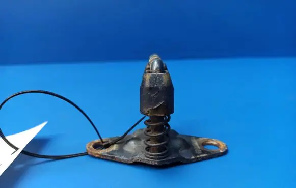 Mercedes-Benz 380 560SEC C126 Engine bonnet/hood lock/latch loop/hook 1268800060