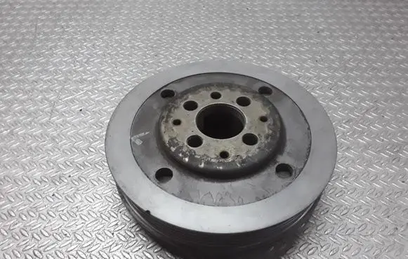 Volkswagen Golf IV Crankshaft pulley 038105243