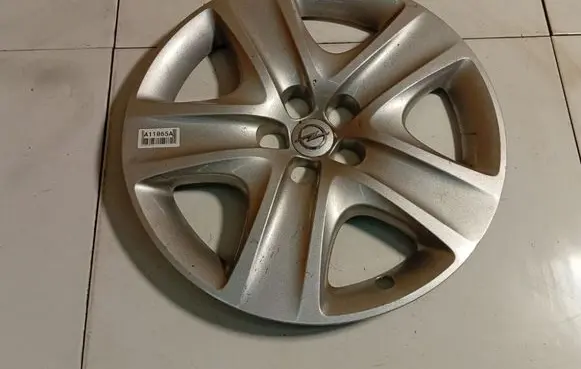 Opel Astra J R17 wheel hub/cap/trim 13286691