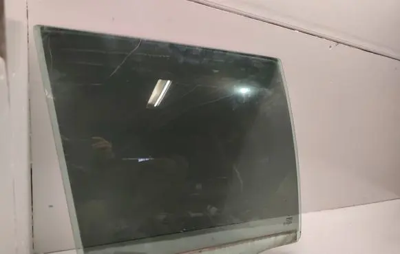 Volvo XC90 Rear door window glass 43R001582 AS2M324DDOT682
