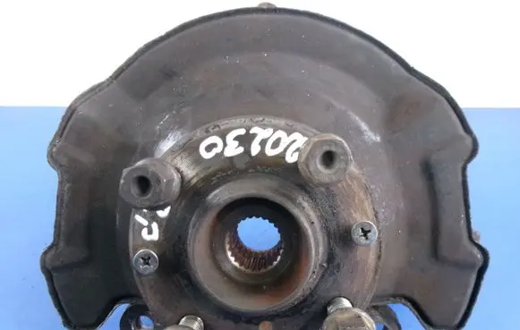 Suzuki Swift I Front wheel hub spindle knuckle