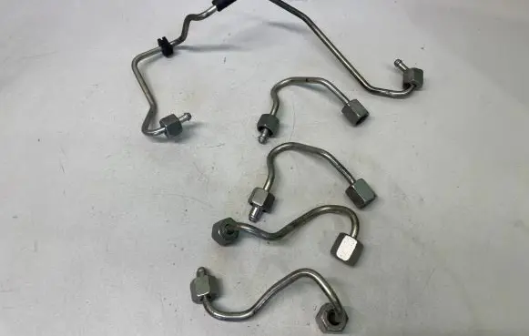 BMW 5 F10 F11 Fuel injector supply line/pipe 