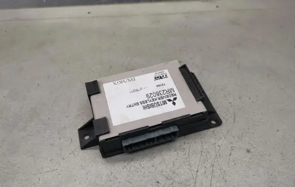 Mitsubishi Carisma Door central lock control unit/module MR238029