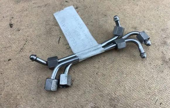 Fuel injector supply line/pipe