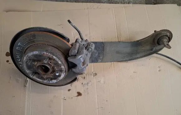 Suzuki Kizashi Stub axle KIZASHIZWROTNICA