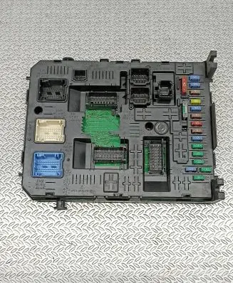 Peugeot 308 SW Fuse module 967847728001 20977771 230349301