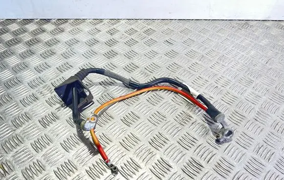 Volkswagen Touran I Positive cable (battery)