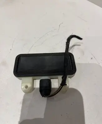 Mercedes-Benz C W204 Tailgate opening switch 2218702410