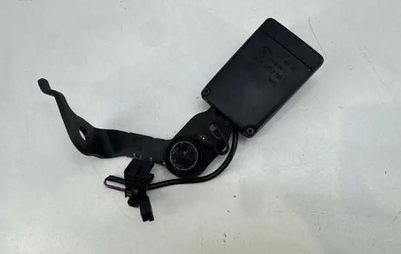 BMW 5 G30 G31 G38 Rear seatbelt buckle 7412782