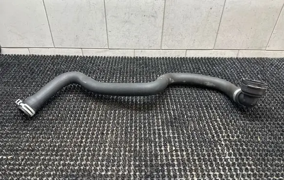 Volvo V40 Engine coolant pipe/hose 31319337