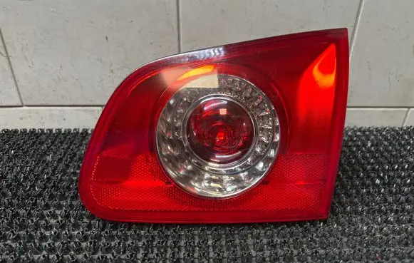 Tailgate rear/tail lights