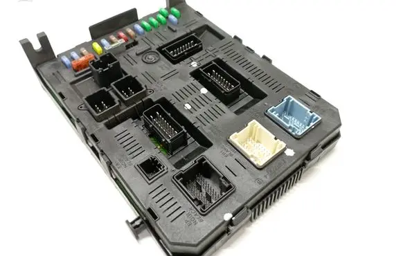 Peugeot 407 Fuse module 9661940180 216760315B 281174310A