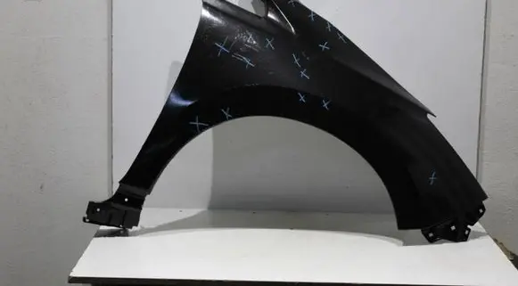 Nissan Leaf II (ZE1) Fender