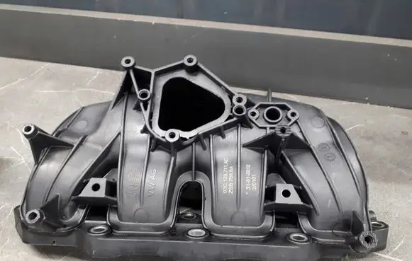 Volkswagen Scirocco Intake manifold 03C129711AE