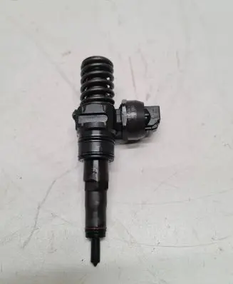 Volkswagen Golf V Fuel injector 038130073AG