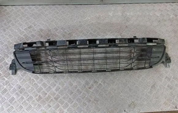 Renault Megane III Front grill 0001045545 622542051R