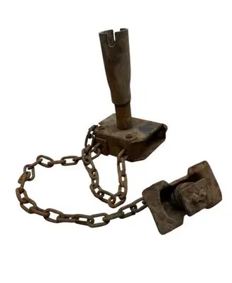 Mitsubishi L200 Spare wheel mounting bracket 