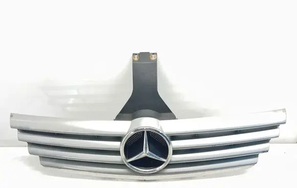 Mercedes-Benz C W203 Front grill A2038801083